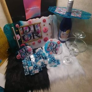 It is called a bad and boujee box and it comes wit